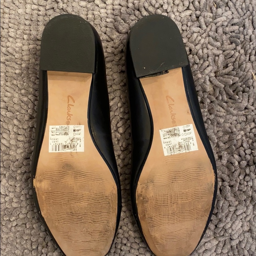 Clark’s soft cushion collection black pumps - Picture 4 of 5